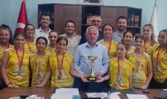 İpsalalı ‘altın kızlar’dan Başkan Kerman’a ziyaret