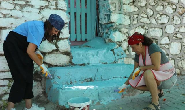 İzmir Güzelbahçe’de kadınlardan imece örneği