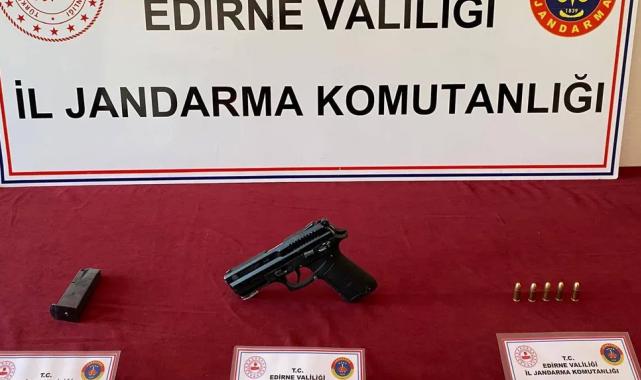 Jandarma Edirne’de tabanca ele geçirdi