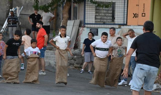 Karabağlar’ın sokakları neşe ve mutluluklar dolup taşıyor!