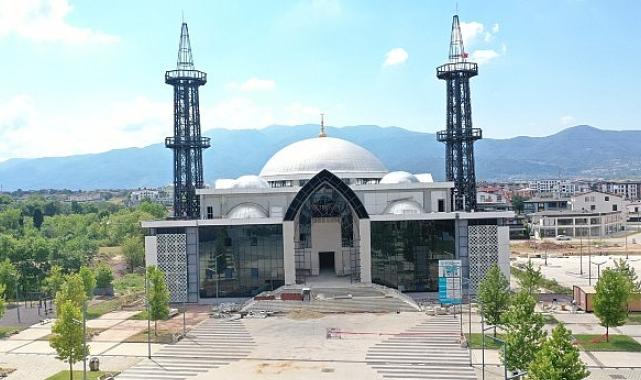 Kartepe Kent Meydanı Camii’nde hummalı çalışma