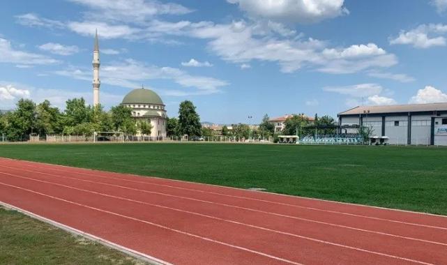 Kestel’de amatör futbolculara çim saha desteği