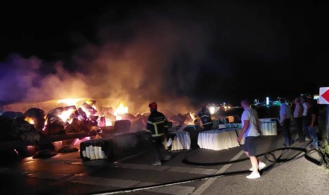 Kırcasalih yakınlarındaki kazada pamuk yüklü TIR yandı