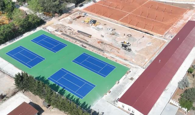 Kocaeli’de Tenis Merkezi’nde balon kortlar boyandı