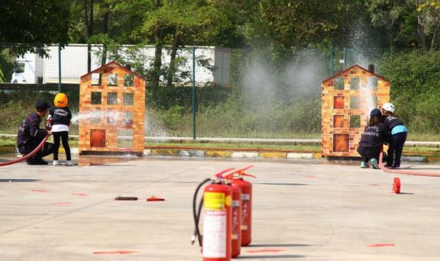 Sakaryalılar yangına müdahaleyi Büyükşehir itfaiyesinden öğreniyor