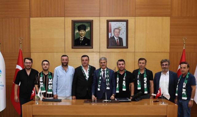 Sakaryaspor’un yeni yönetimininden Başkan Alemdar’a ziyaret