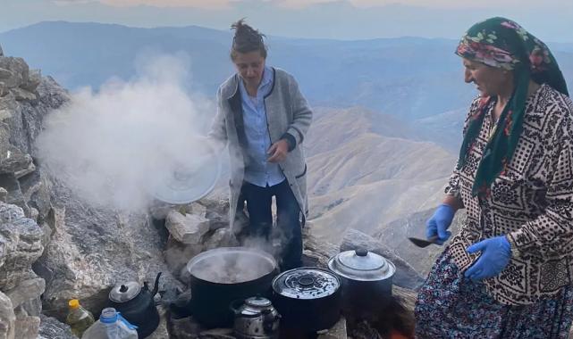 Sason’lu  Ermeniler Mereto zirvesinde mum yakıp dua etti