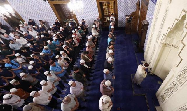 Şehitler için 90 bin camide dua edildi