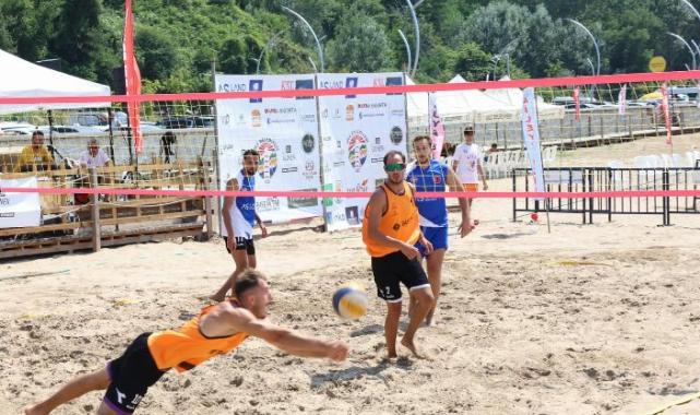 Şile sahili plaj voleybolu ile renklendi