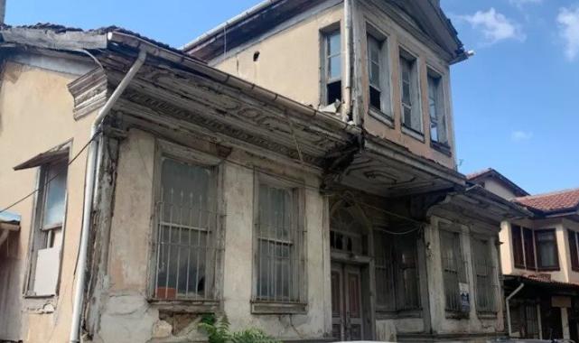 Tarihi evler yıkılmaya mahkum ediliyor