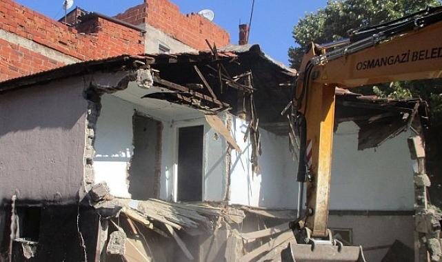 Tehlike saçan metruk binalar yıkılıyor