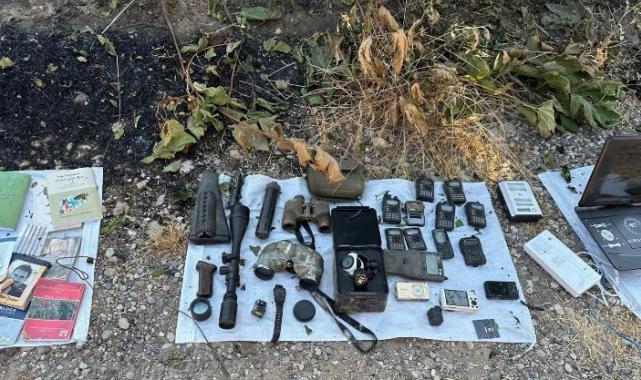 Teröristlerce tuzaklanan evlerde silah ve mühimmat ele geçirildi