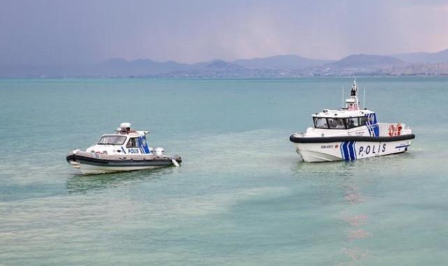 Van Gölü’nde deniz polisi devriyesi