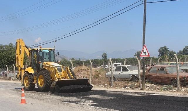 Antalya Büyükşehir asfalt onarım çalışması yapıyor