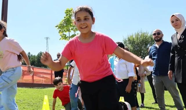 Bakan Göktaş Filistinli çocuklarla buluştu