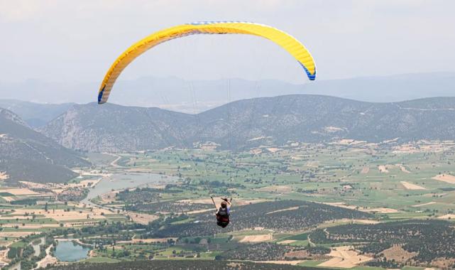 Bilecik’te Yamaç Paraşütü Festivali