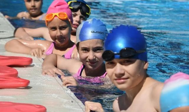 Bursa Osmangazi’de minik yüzücüler sertifikalandı