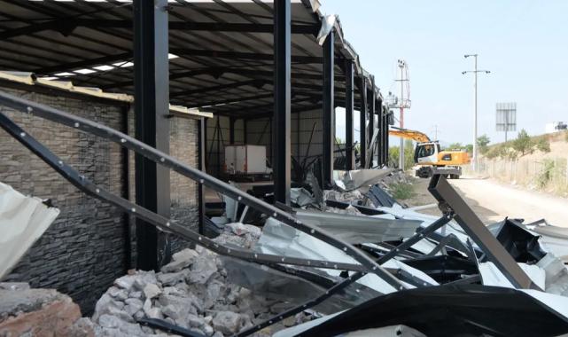 Bursa Osmangazi’de tarım arazisine inşa edilen kaçak depo yıkıldı