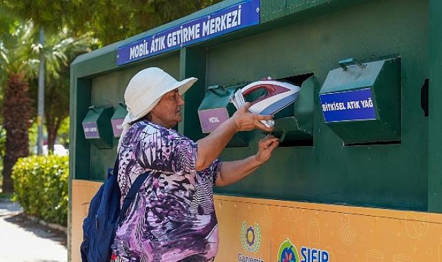 Gaziemir’de Mobil Atık Getirme Merkezleri’yle atıklar dönüşüyor