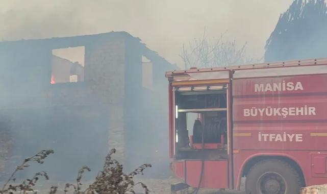 Gördes’te yangınla mücadele sürüyor