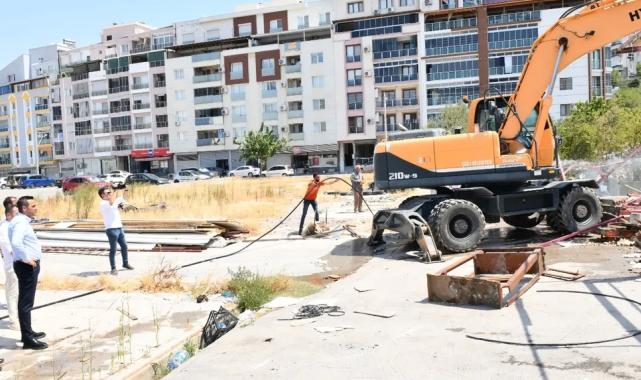 İzmir Çiğli’de kaçak yapının yerine yol ve park