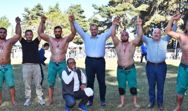 İznik Alıç Yaylası’nda kıran kırana güreş