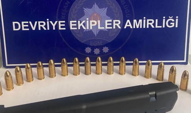 Keşan’da silahla yakalanan ehliyetsiz  sürücü gözaltında