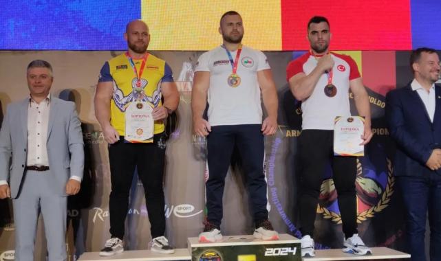 Kocaelili güreşçiler dünya şampiyonu