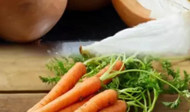 Kuru soğandaki düşüş üreticiyi düşündürüyor… Üretici market farkında havuç liste başı