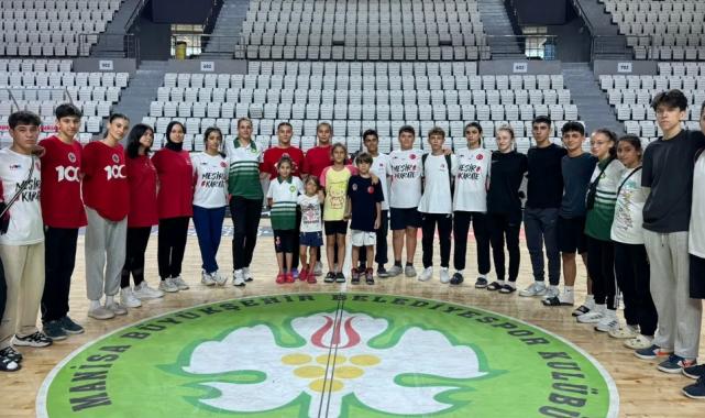 Manisalı sporcular madalyaları topladı