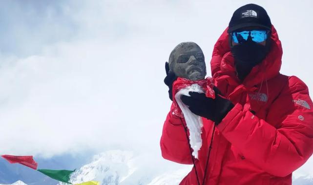 Milli sporcu Pamir’in zirvesine tırmandı