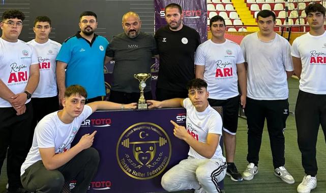 Nevşehir Belediyesi Halter Takımı yıldızlarda Türkiye beşincisi oldu