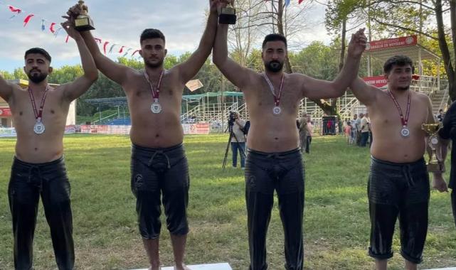 Sakarya’nın pehlivanları Tarihi Akbalık Güreşleri’ne damga vurdu