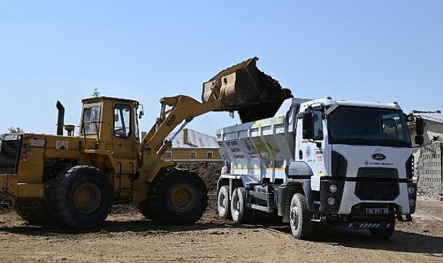 Selçuklu Belediyesi’nden, ‘Kamyon Üzeri Gübre Dağıtım Makinesi’ hizmeti