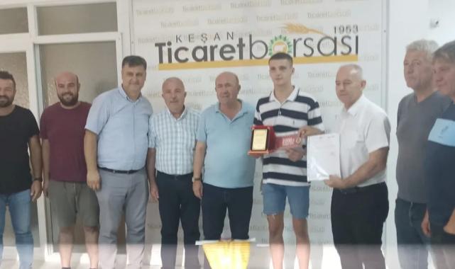 Sezonun ilk ayçiçeği ürünü 20.20 TL’ye satın alındı