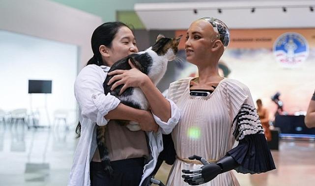 93. İEF’e insansı robot Sophia damga vurdu