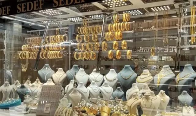 Altın yeni haftaya düşüşle başladı