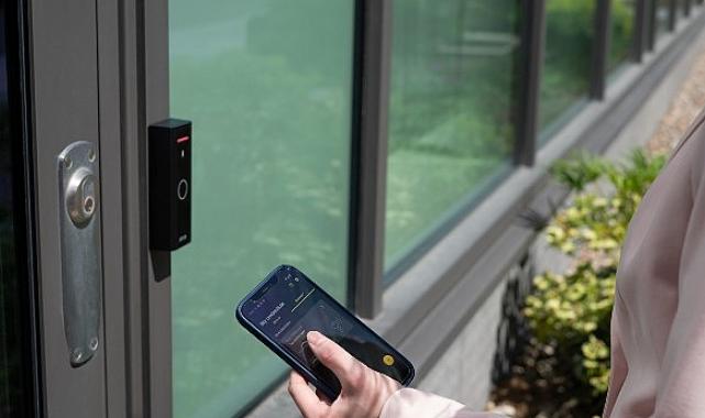 Axis Communications, cep telefonuyla sorunsuz ve rahat geçiş sağlayan Bluetooth® okuyucuyu tanıttı