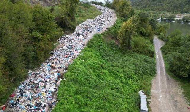 Bartın’da yola dökülen çöplere Bakanlık incelemesi!
