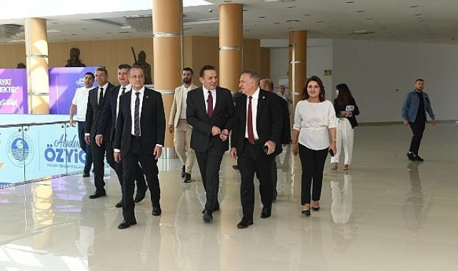 Başkan Abdullah Özyiğit, CHP Genel Başkan Yardımcılarını ağırladı