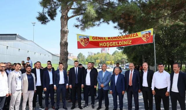Başkan Büyükkılıç Kayserispor’un Olağanüstü Genel Kurulu’na katıldı
