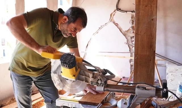 Bursa Gürsu’da Başkan Işık kütüphane inşaatında çalışıyor! Hem denetledi, hem çalıştı