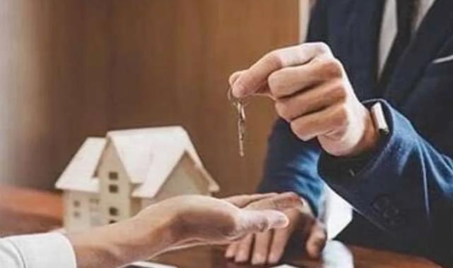 Fahiş emlakçılara 100 bin TL ceza!