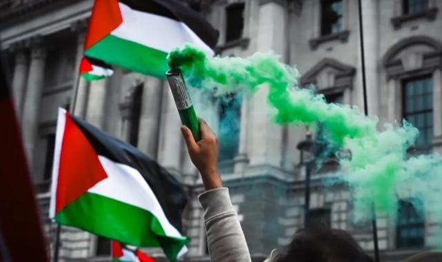 Filistin’e “Boykot” şarkısı ile destek mesajları sürüyor