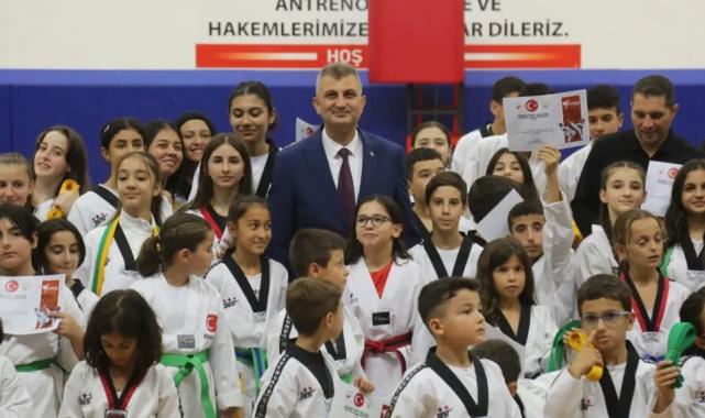 Gölcük Belediyesinde 330 taekwondo sporcusu kuşak atladı