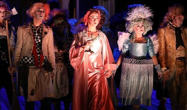 İstanbul Büyükşehir Belediyesi Şehir Tiyatroları, tiyatro sezonunun ilk haftasında 8 oyunla seyirci karşısına çıkıyor.