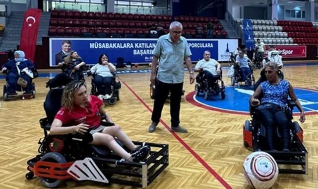 İzmir’de engeller tekerlekli sandalye futbolu ile kalktı