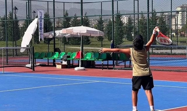 Kayseri Büyükşehir’den heyecanlı tenis turnuvası