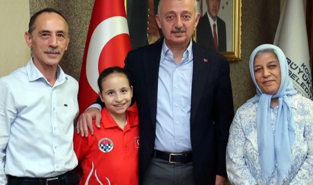 Kocaeli’de Başkan Büyükakın genç şampiyonla buluştu