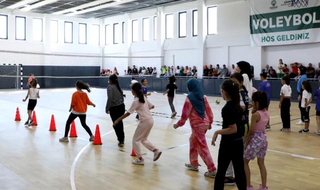 Konya Karatay’da geleceğin voleybolcuları fileyle buluştu